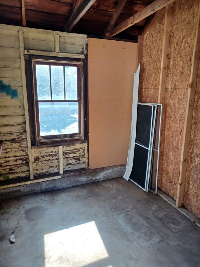 Building Photo - 101 W Whitlock Ave