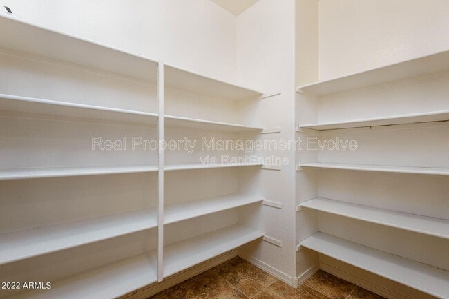 Building Photo - 1544 E Hummingbird Way