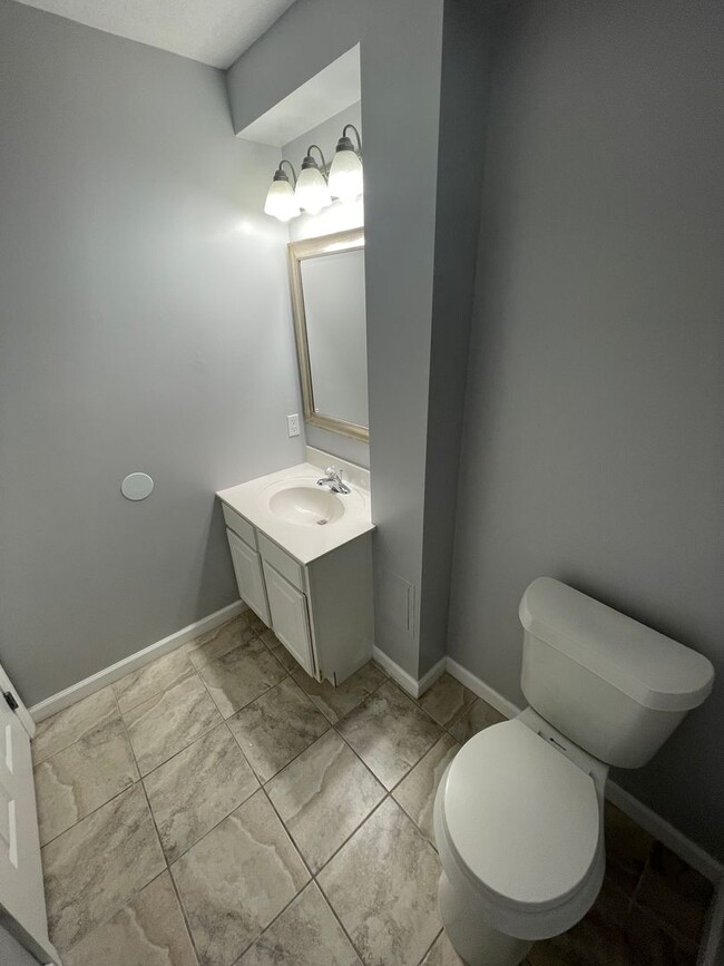 Building Photo - 1513 King Henry Dr