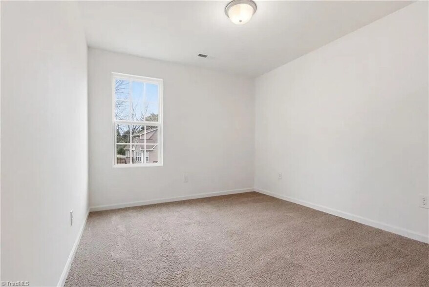 Building Photo - Room in House on Ransom Trace Ct