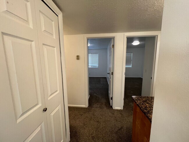 Building Photo - 3 Bedroom - 2 bath Condo in Cedar Cove