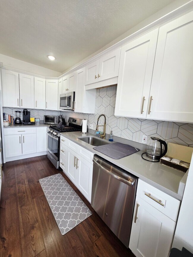 Building Photo - 9 Bailey Ave