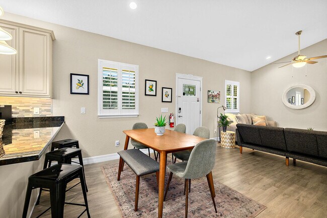 Building Photo - 104 Cedar St