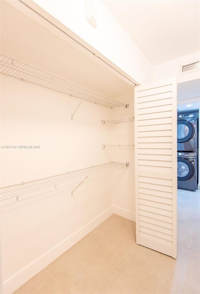 Building Photo - 1750 NE 191st St