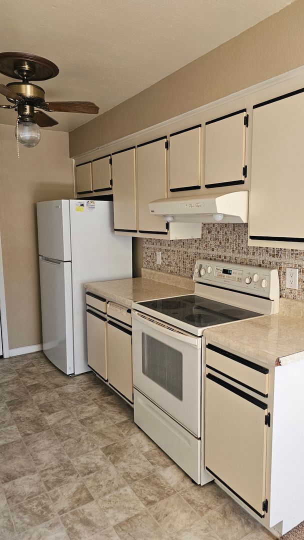 Building Photo - Condo with Garage, Private Patio & Unfinished Basement