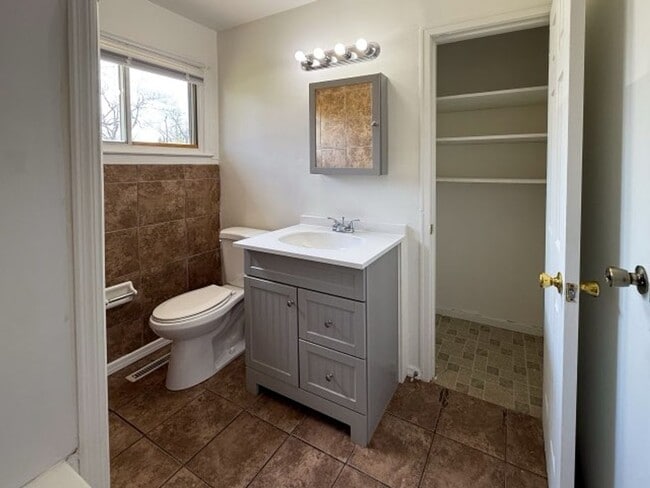 Building Photo - Property for rent in the quiet neighborhood of Highview Hills