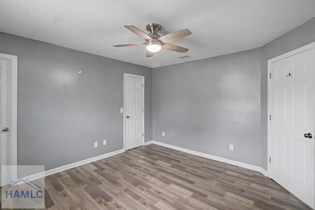 Building Photo - 1651 Latham Ct