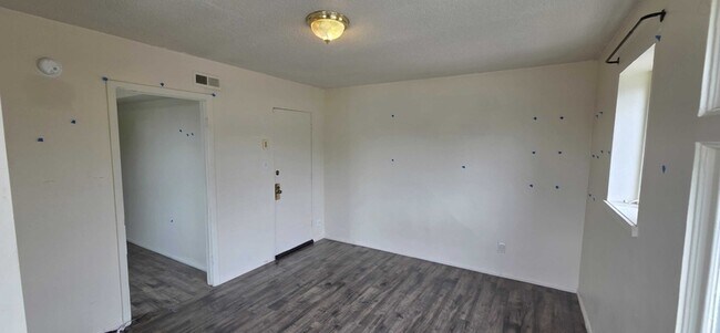 Building Photo - 560 S 600 E