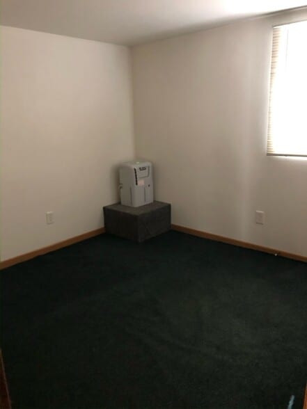 Building Photo - 410 Malin St