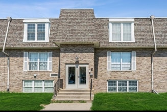 Building Photo - 1100 E 6th St