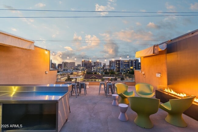 Building Photo - 1326 N Central Ave