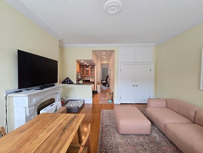 Building Photo - 313 Beacon St
