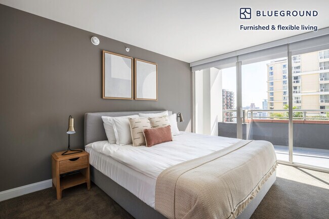 Building Photo - 225 S Olive St