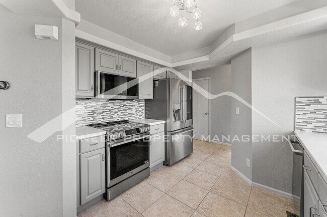 Building Photo - Stunning Home with Washer/Dryer and Central AC