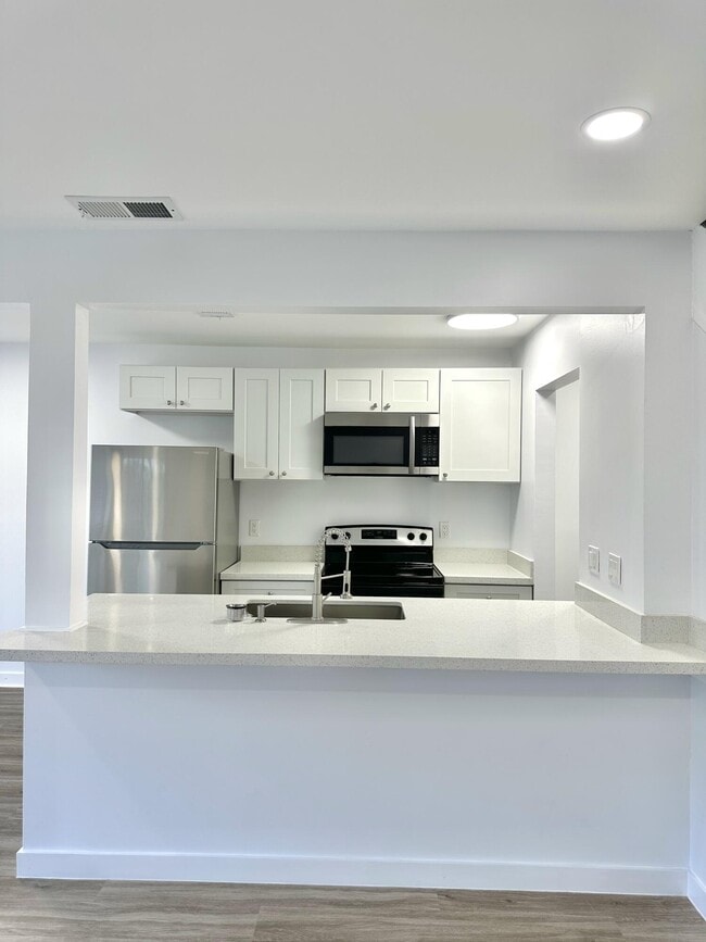 Building Photo - 906 E Tiffany Dr