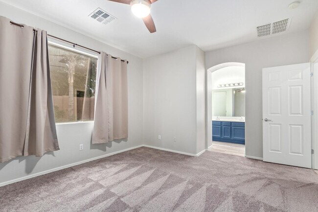 Building Photo - 3443 E Riopelle Ave