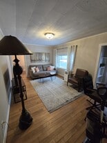 Building Photo - 332 Broadway