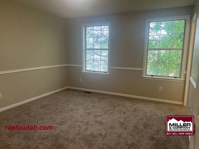 Building Photo - Beautiful newly remodeled home in Sandy Fo...