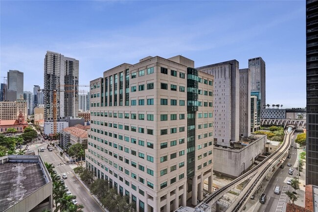 Building Photo - 121 NE 5th St