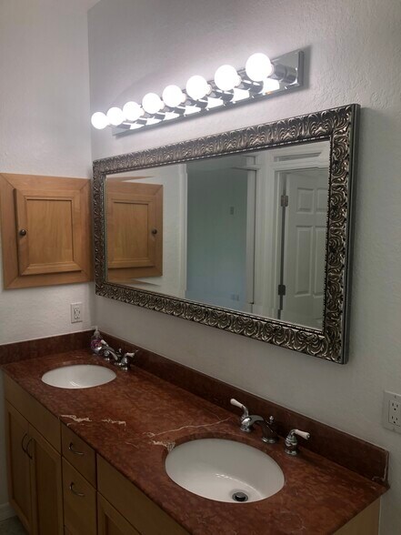 Building Photo - 7252 Perennial Rd