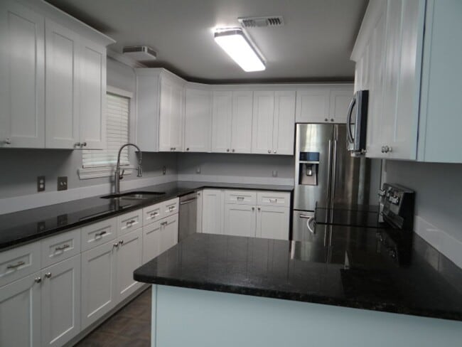Building Photo - Beautiful Home for Lease in Denham Springs