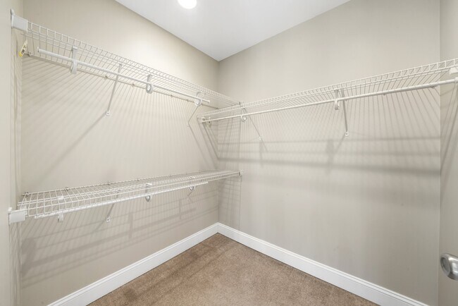 Building Photo - 829 S La Grange Rd-B