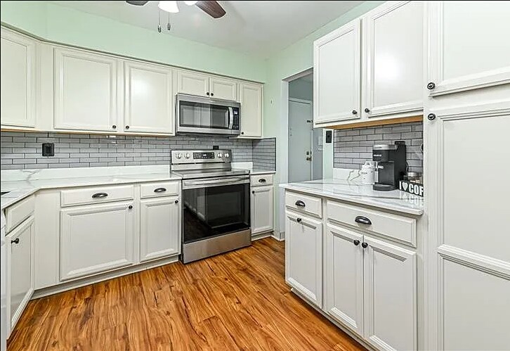Building Photo - 553 Sloop Rd