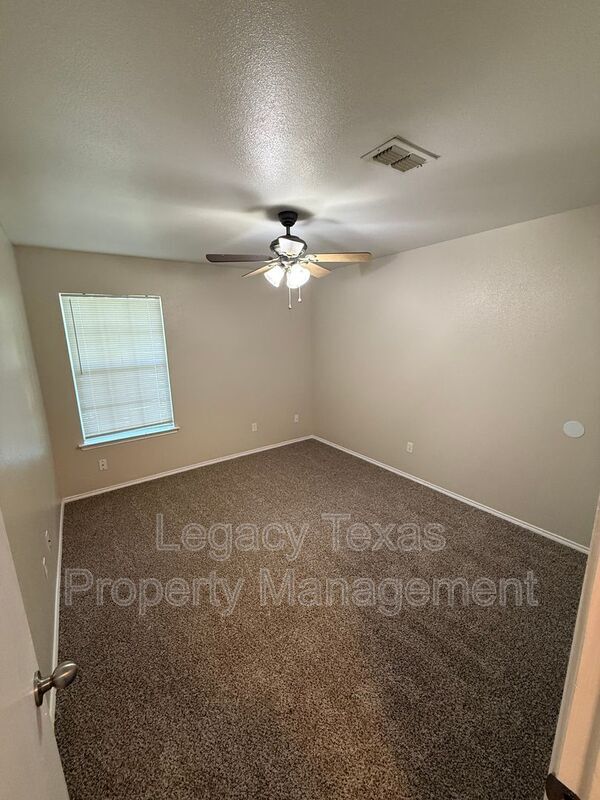 Building Photo - 641 WOODARD