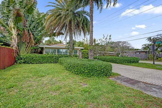 Building Photo - 1145 NE 12th Ave