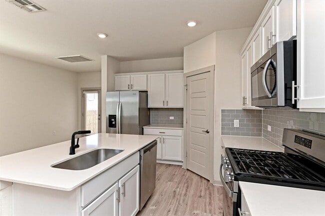 Building Photo - 13700 Lubeck Dr
