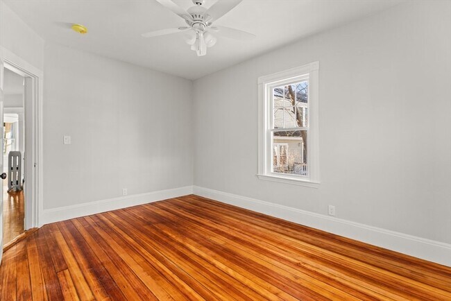 Building Photo - 22 Lewis St