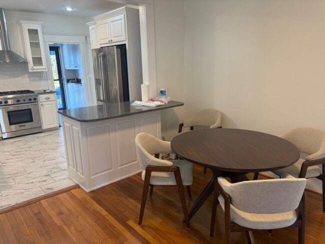 Building Photo - 2017 N Garfield St