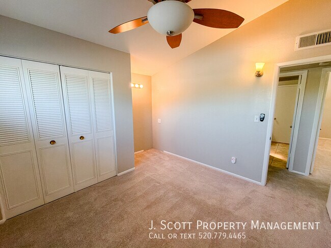 Building Photo - 3914 E Becker Ln