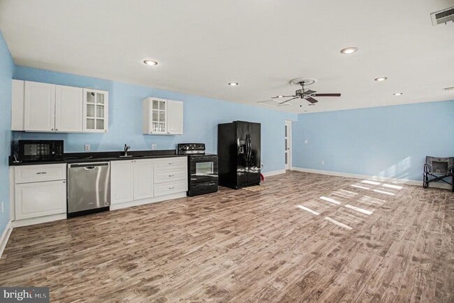 Building Photo - 7409 Lake Dr