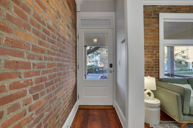 Building Photo - 634 Neil Ave