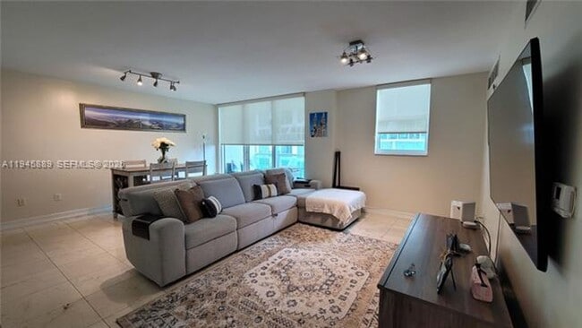 Building Photo - 31 SE 5th St