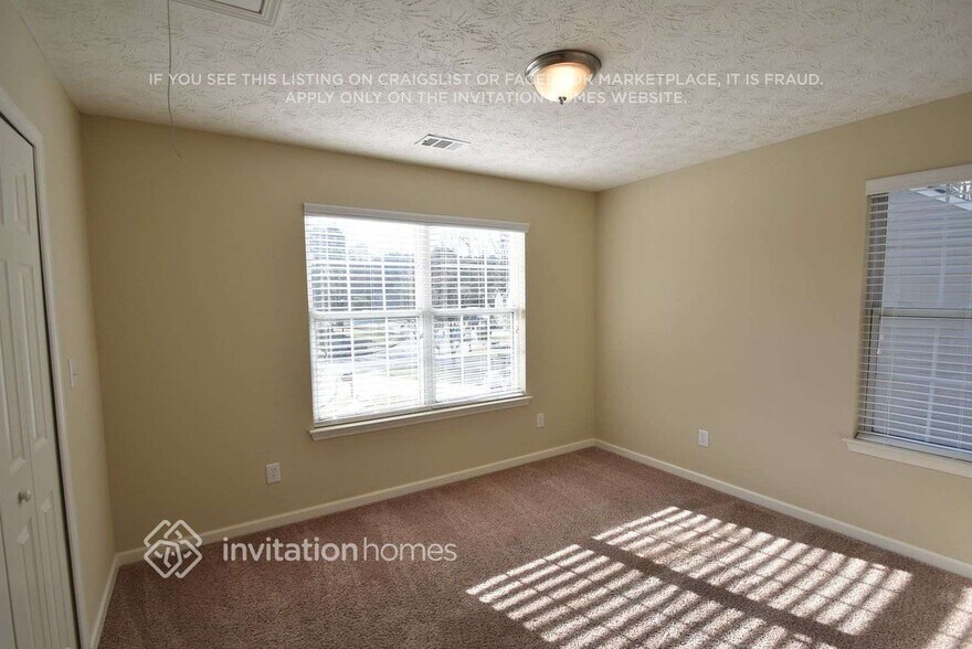 Building Photo - 1725 Stoneoak Cir