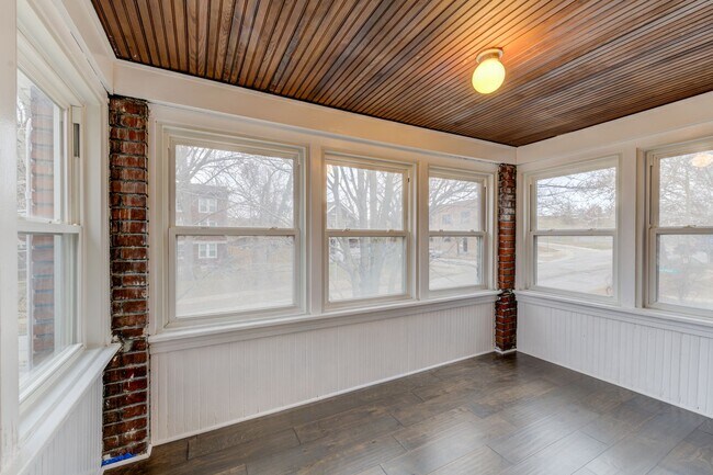 Building Photo - 1300 McCausland Ave