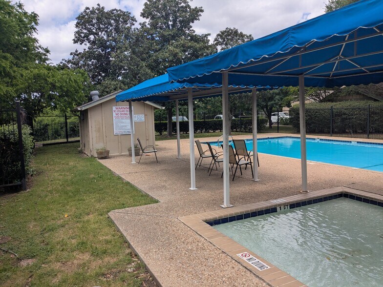 Clubhouse pool - 9515 Blue Creek Ln