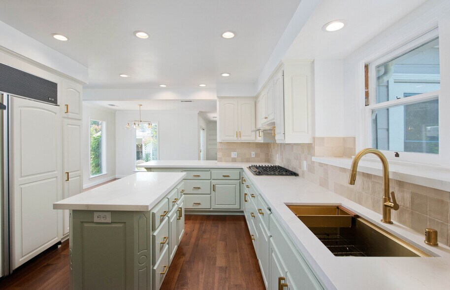 Building Photo - 4722 Forman Ave