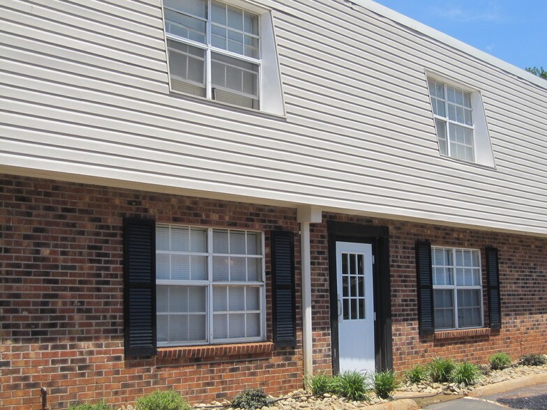 Hunting Ridge Apartments 300 Sulphur Springs Rd Greenville SC 29617 Apartment Finder