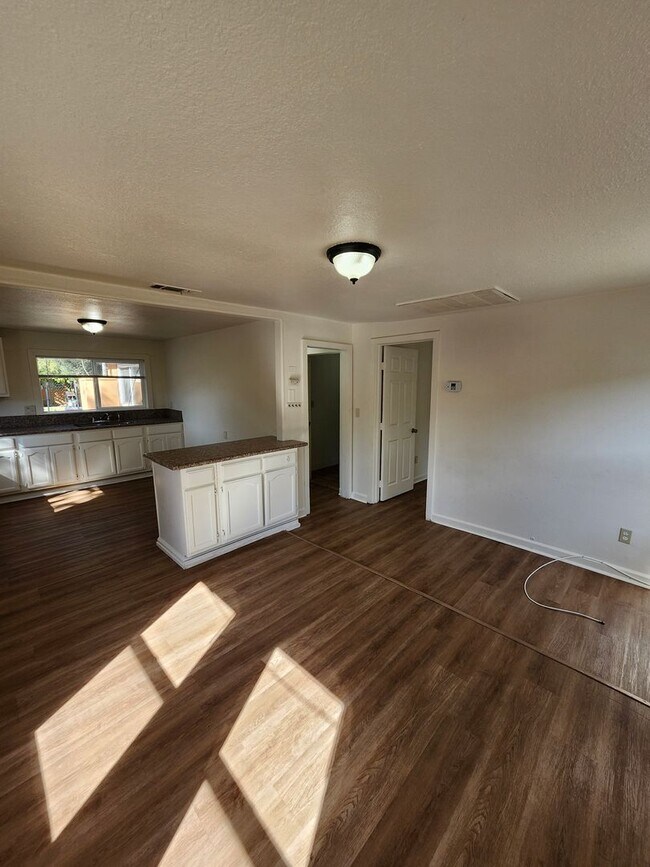 Building Photo - 1977 N F St