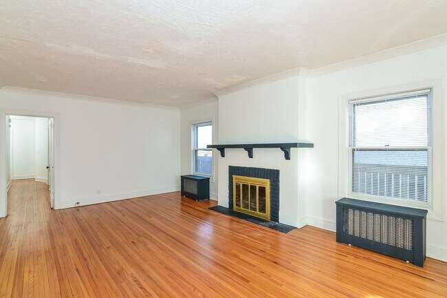 Building Photo - 1067-1069 Saint Clair Avenue