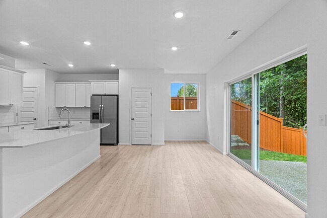 Building Photo - Two-Story Port Orchard Home