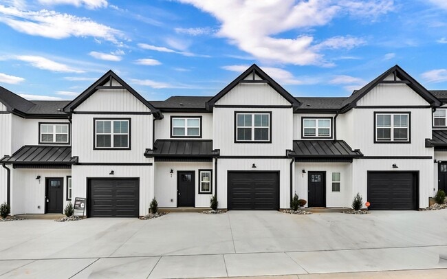 Building Photo - 166 Sango Dr