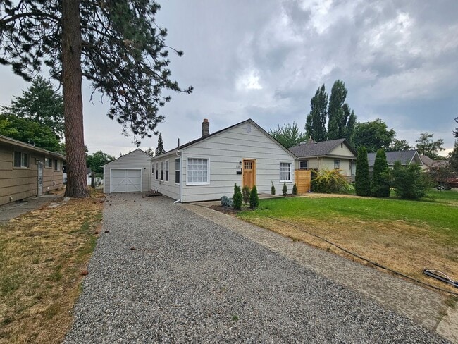 Building Photo - Newly Remodeled Home on the South Hill