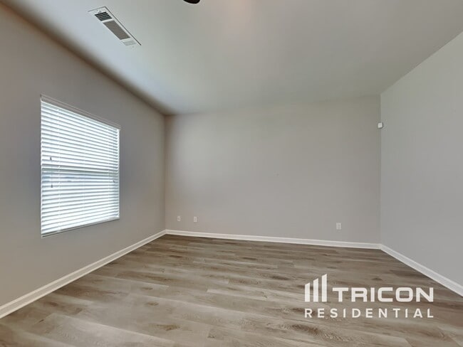 Building Photo - 2362 Clapton Ct