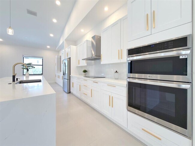 Building Photo - 14671 Lillian Cir