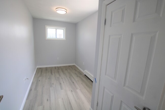 Building Photo - 52 Shawmut St
