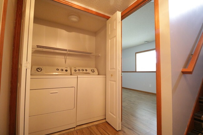 Building Photo - 7860 Old Carriage Ct